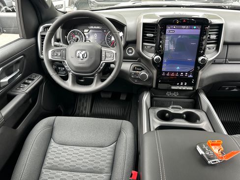 Used 2026 RAM 1500 4x4 Crew Cab image 31