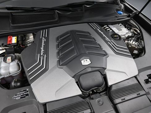 Used 2020 Lamborghini Urus image 36