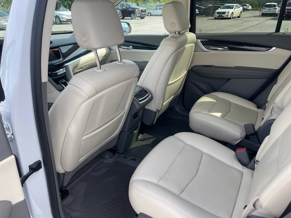 Used 2024 Cadillac XT6 Premium Luxury w/ Technology Package AWD/4WD image 15