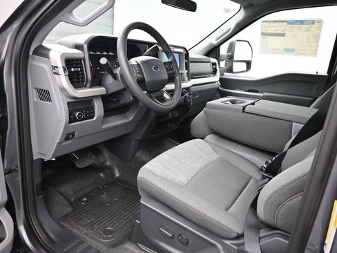 New 2025 Ford F350 XLT image 4