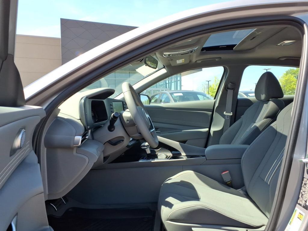 Certified 2026 Hyundai Elantra SEL Sport FWD image 14