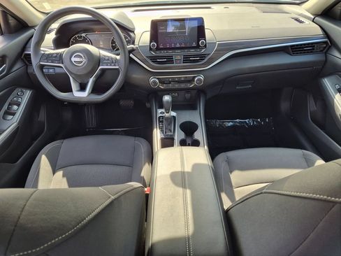 Used 2025 Nissan Altima 2.5 SV FWD image 27