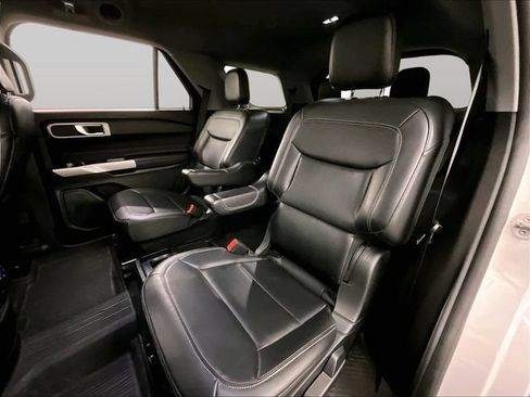 Used 2021 Ford Explorer XLT w/ Equipment Group 202A AWD/4WD image 25