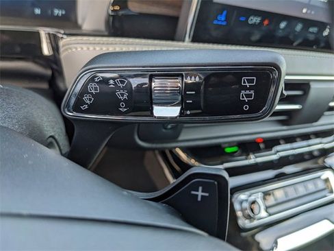 Used 2025 Lincoln Corsair Reserve image 28