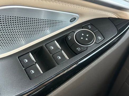 Used 2021 Ford Explorer Platinum w/ Equipment Group 601A AWD/4WD image 18
