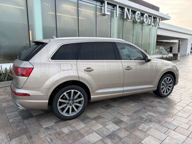 Used 2019 Audi Q7 3.0T Premium Plus w/ Premium Plus Package AWD/4WD image 2
