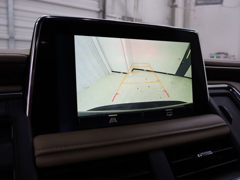 Used 2024 Chevrolet Suburban Premier image 21