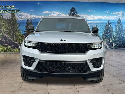 New 2025 Jeep Grand Cherokee Altitude image 2