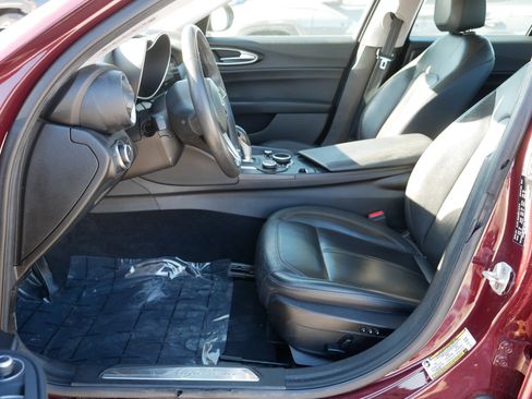 Used 2018 Alfa Romeo Giulia AWD image 12