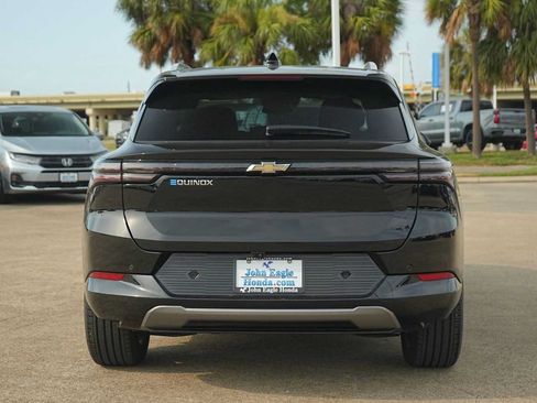 Used 2025 Chevrolet Equinox EV LT w/ Convenience Package FWD image 5