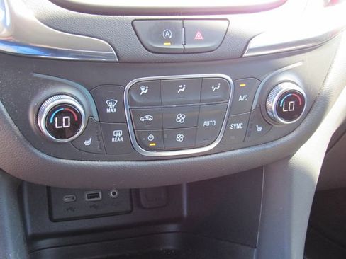 Used 2024 Chevrolet Equinox LT FWD image 27
