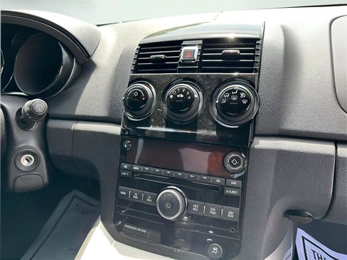 Used 2008 Saturn Sky w/ Weekend Getaway Package image 25