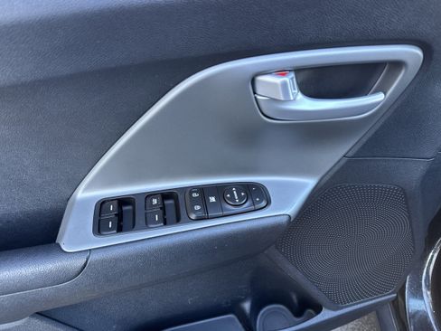 Used 2019 Kia Niro LX image 7