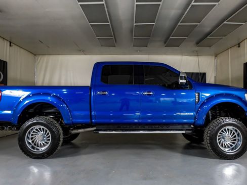 Used 2022 Ford F250 Lariat w/ Chrome Package image 5