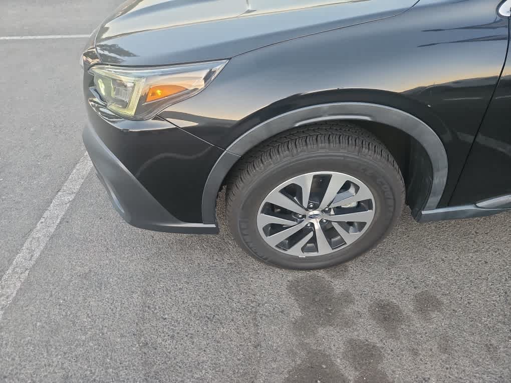 Used 2022 Subaru Outback Premium AWD/4WD image 3