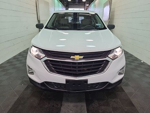 Used 2018 Chevrolet Equinox LS image 3