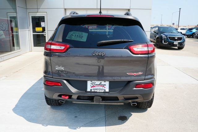 Used 2017 Jeep Cherokee Trailhawk w/ Cold Weather Group AWD/4WD image 33