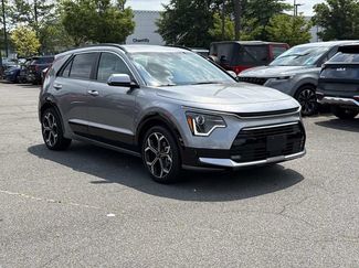Used 2023 Kia Niro EX Touring FWD video 1