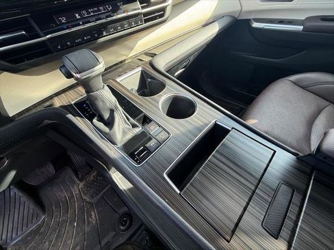 Certified 2024 Toyota Sienna Platinum image 13