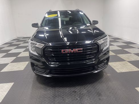 Used 2023 GMC Terrain SLT w/ Elevation Edition image 7