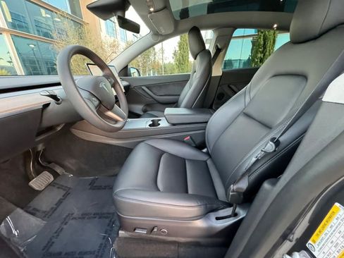 Used 2024 Tesla Model Y Long Range AWD/4WD image 18