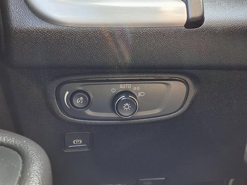 Used 2019 GMC Terrain SLE w/ Driver Convenience Package FWD image 23