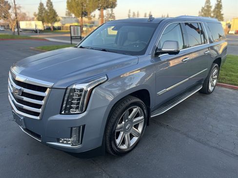 Used 2016 Cadillac Escalade ESV Luxury image 6