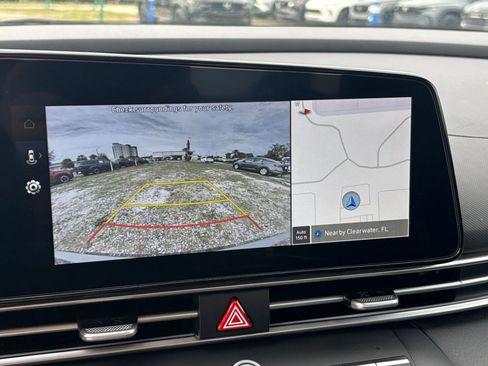 Used 2025 Hyundai Elantra SEL image 17