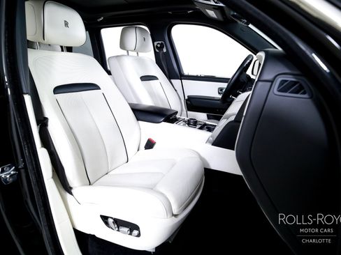 Used 2022 Rolls-Royce Cullinan image 32