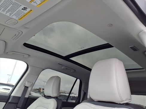 Used 2025 Lincoln Aviator Reserve w/ Illumination Package image 13