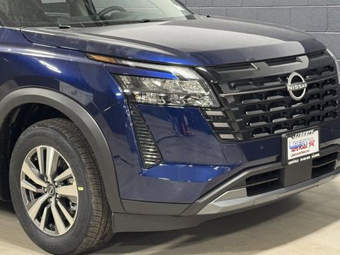 New 2026 Nissan Pathfinder SL image 3