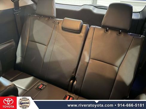 Certified 2024 Toyota Highlander XLE AWD/4WD image 18