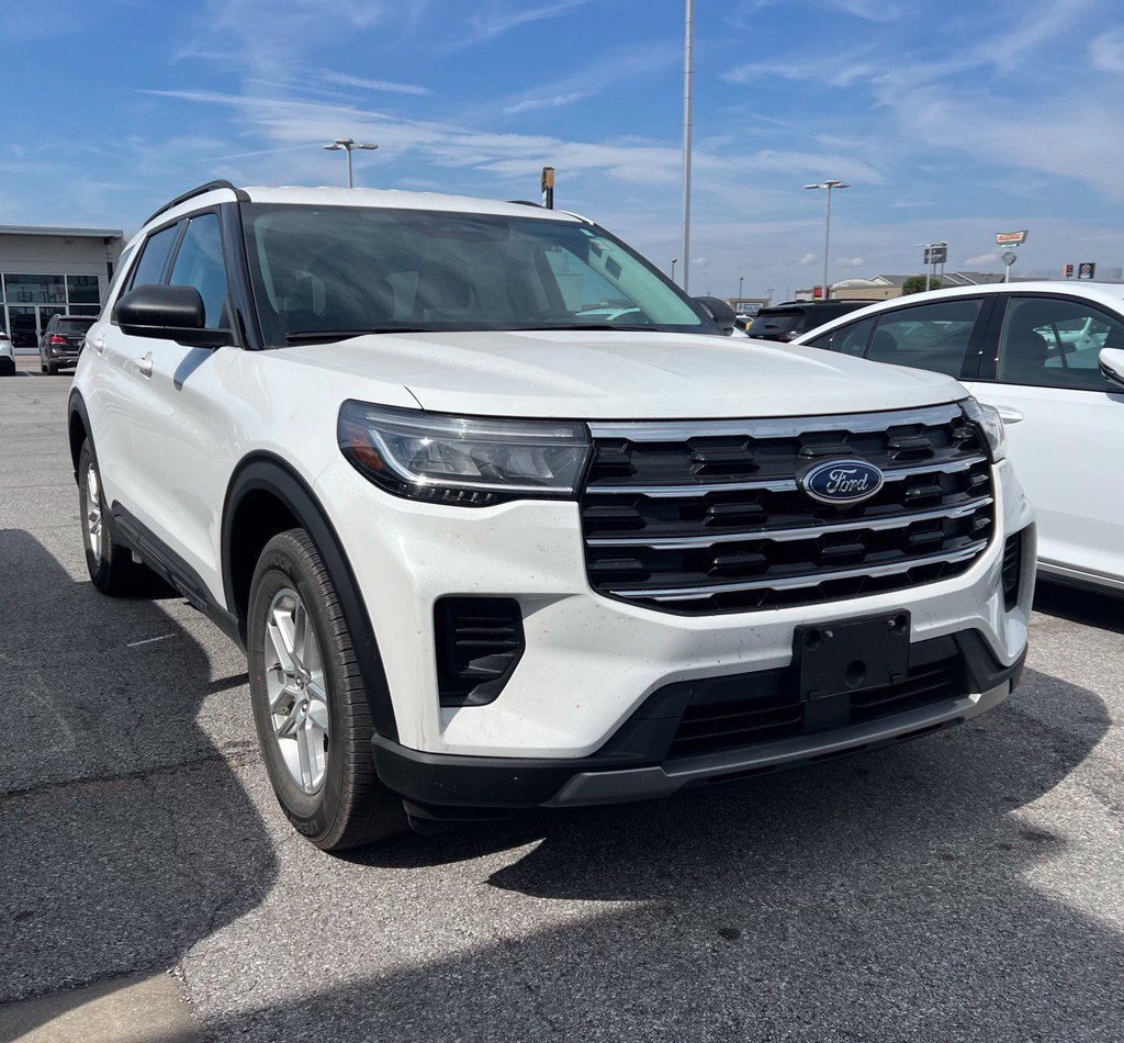 Used 2026 Ford Explorer Active AWD/4WD image 1