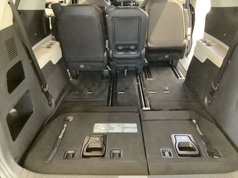 Certified 2023 Kia Carnival EX FWD image 13