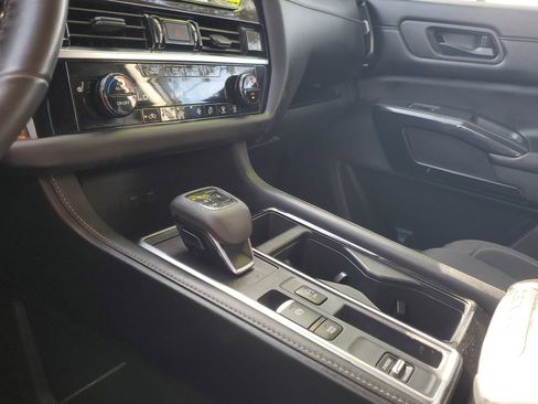 Used 2024 Nissan Pathfinder SV image 27