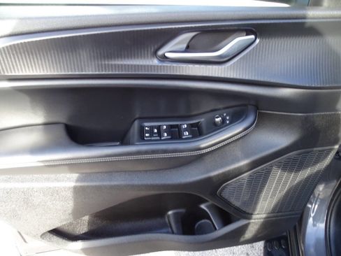 Used 2023 Jeep Grand Cherokee Laredo image 15