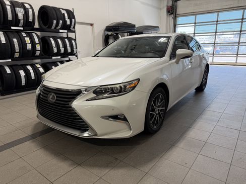 Used 2016 Lexus ES 350 w/ Luxury Package w/Wood Trim FWD image 3