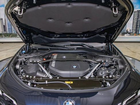 Used 2026 BMW 750e xDrive AWD/4WD image 5