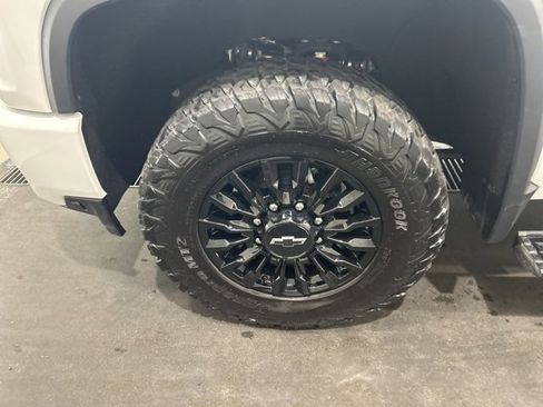 Certified 2023 Chevrolet Silverado 2500 LTZ w/ LTZ Plus Package image 23