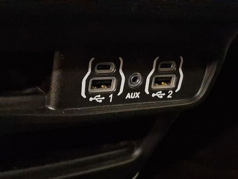 Used 2024 Chrysler Pacifica Select image 22