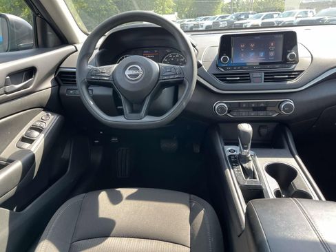 Used 2024 Nissan Altima 2.5 S FWD image 11