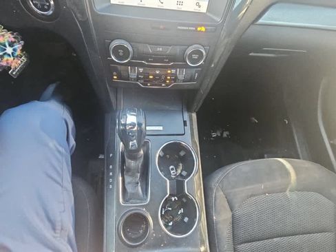 Used 2018 Ford Explorer XLT w/ Equipment Group 201A FWD image 19