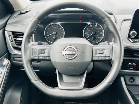 Used 2025 Nissan Rogue SV AWD/4WD image 14