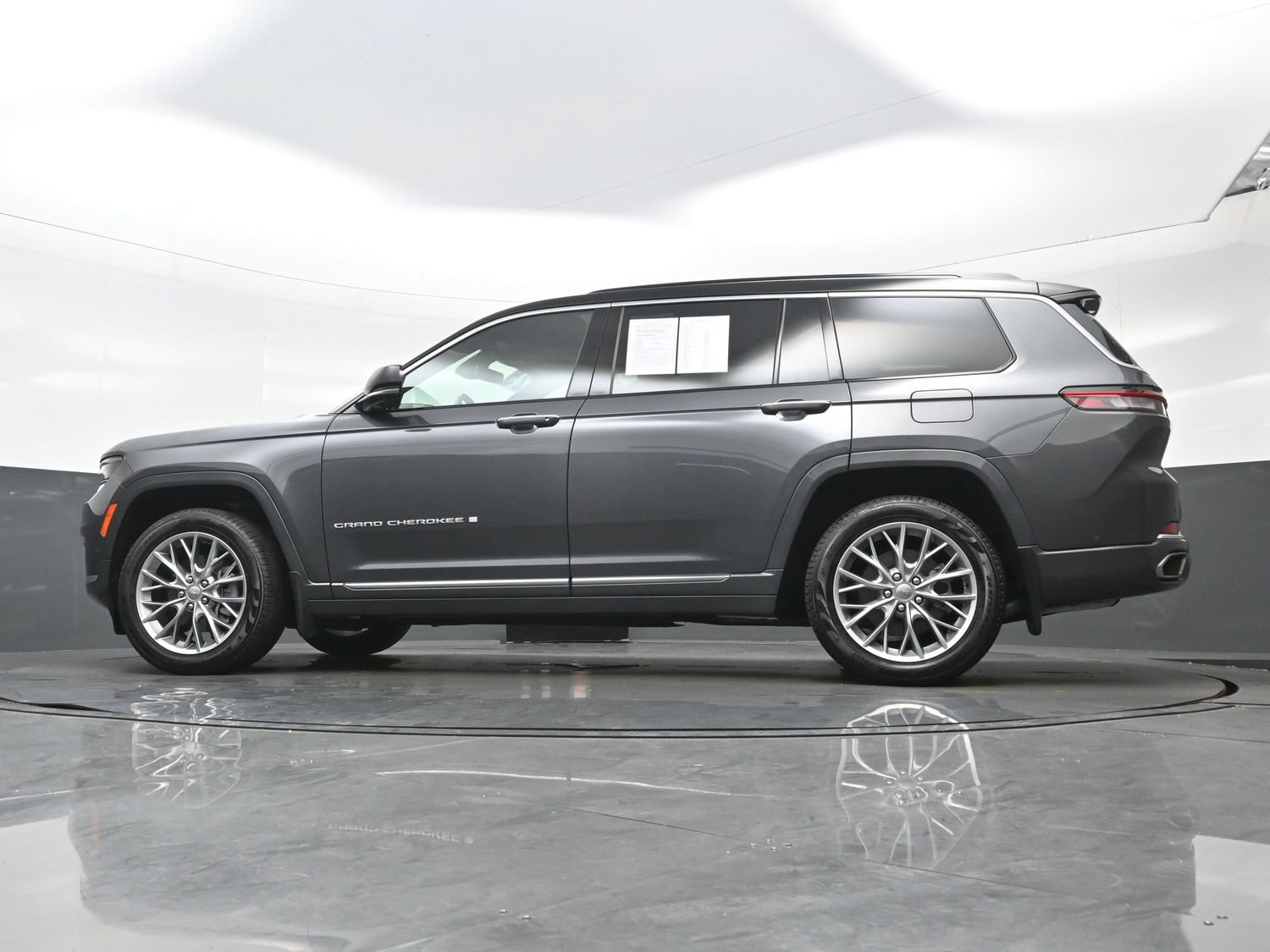 Used 2025 Jeep Grand Cherokee L Summit w/ MOPAR Finishing Package AWD/4WD image 33