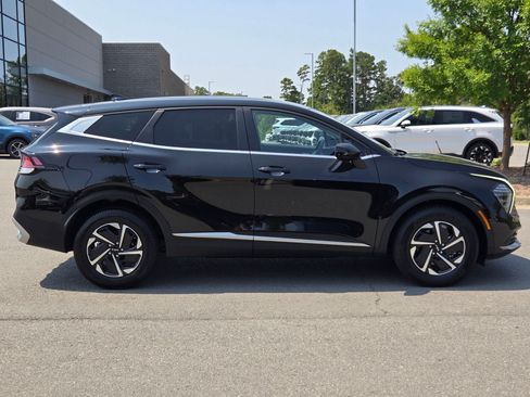 Used 2025 Kia Sportage LX FWD image 8
