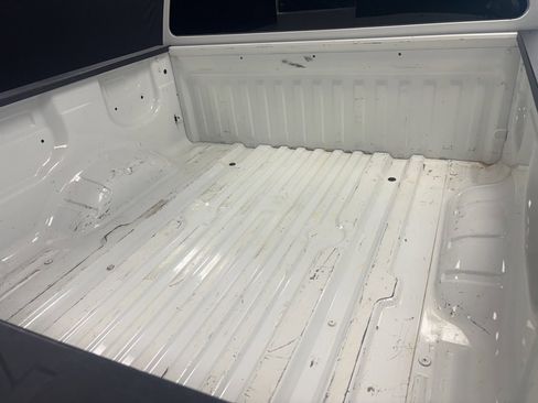 Used 2023 Nissan Titan SV image 5