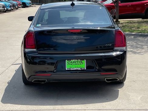 Used 2021 Chrysler 300 Touring w/ Sport Appearance Package RWD image 5