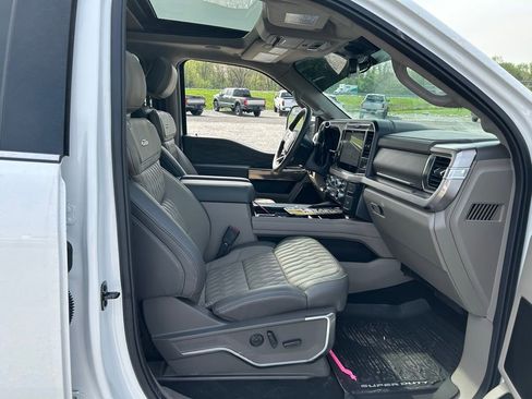 Used 2025 Ford F250 Platinum w/ Platinum Plus Package image 13