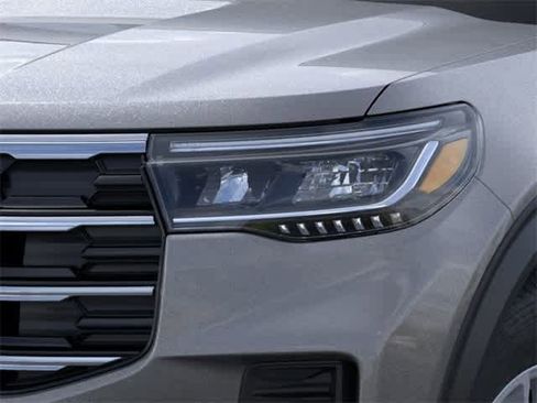 New 2025 Ford Explorer Active image 18
