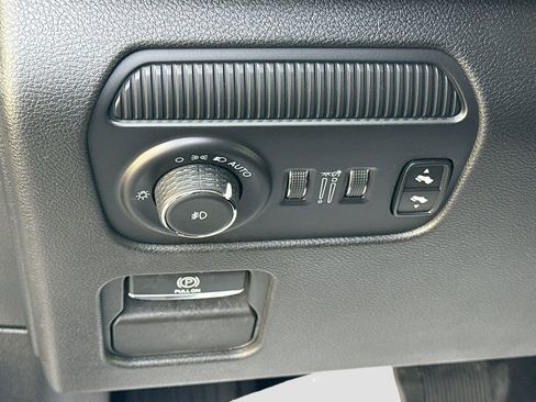 Used 2024 Jeep Wagoneer L Series III w/ Flexible Seating Group image 11